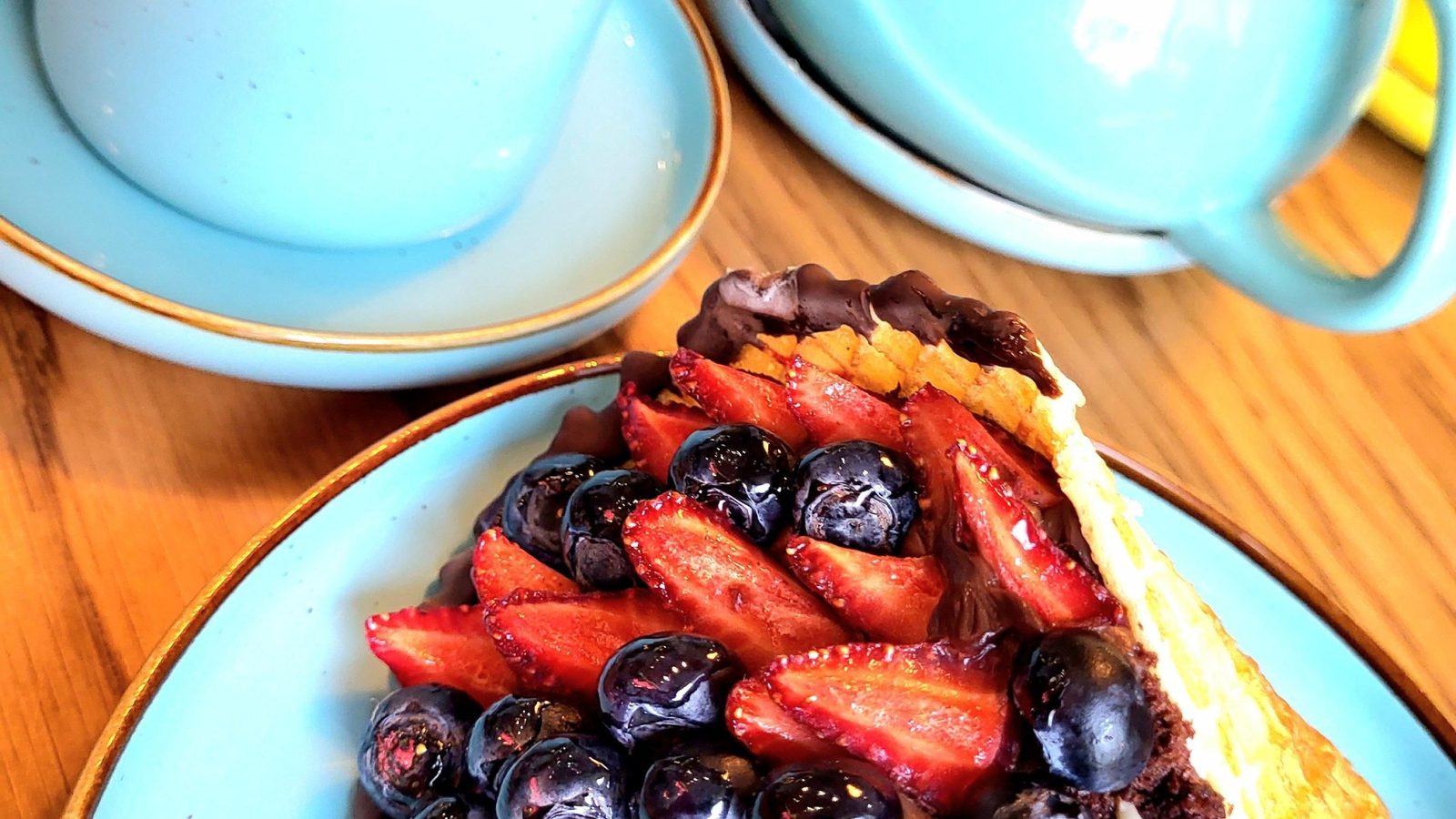Завтрак и десерты в кофейне Delish
